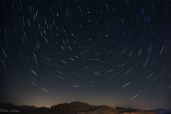 أثر النجوم القطبية في سماء نياسر ، 13 أكتوبر 2020