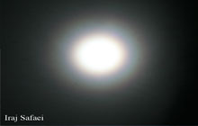 تصویری از تشکیل رنگین کمان دور ماه
