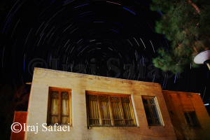 تصویربرداری از رَد نور ستارگان پیرا-قطبی بر فراز کوشک صفوی نیاسر کاشان توسط ایرج صفایی