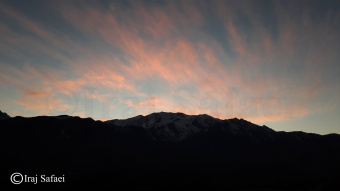 تصویربرداری از ابرهای رقیق، هنگام غروب در آسمان نیاسر توسط ایرج صفایی