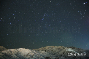 تصویربرداری از چشم‌انداز آسمان زمستانی و کوه‌های برفی نیاسر توسط ایرج صفایی در رسدخانه دانشگاه کاشان