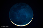 تصویری از نور زمین‌تاب که از بخش تاریک ماه بازتاب گردیده است